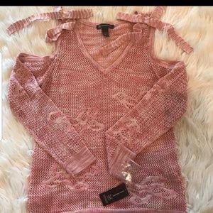 Cold shoulder/  lightweight,  sweater material